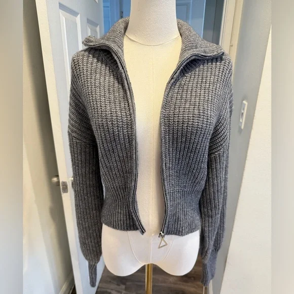Cider Grey Chunky Knit Zip-Up Sweater – Size Small - Picture 4 of 8